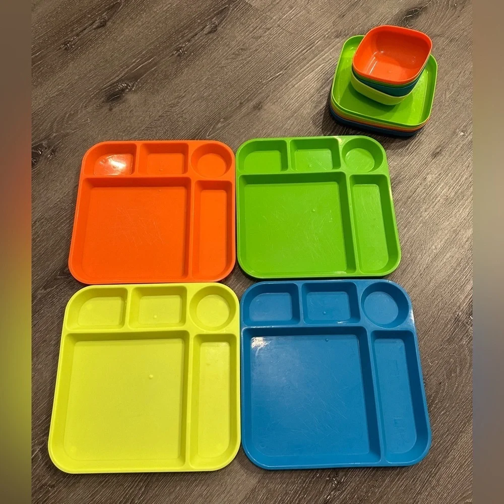 Kids plastic dinnerware set 25 pieces